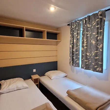 Domus 20min Europapark Kamp alanı *