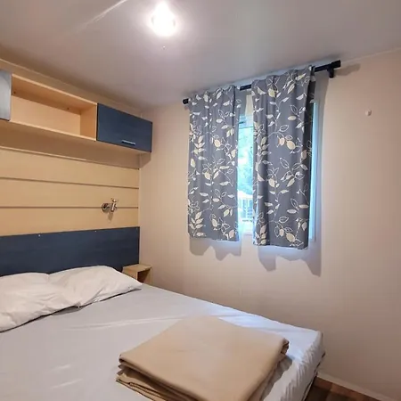 Domus 20min Europapark Kamp alanı *